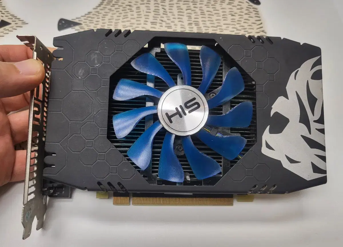 그래픽카드 라데온 HIS RX 560  OC 2G 배그 롤 피파 가능